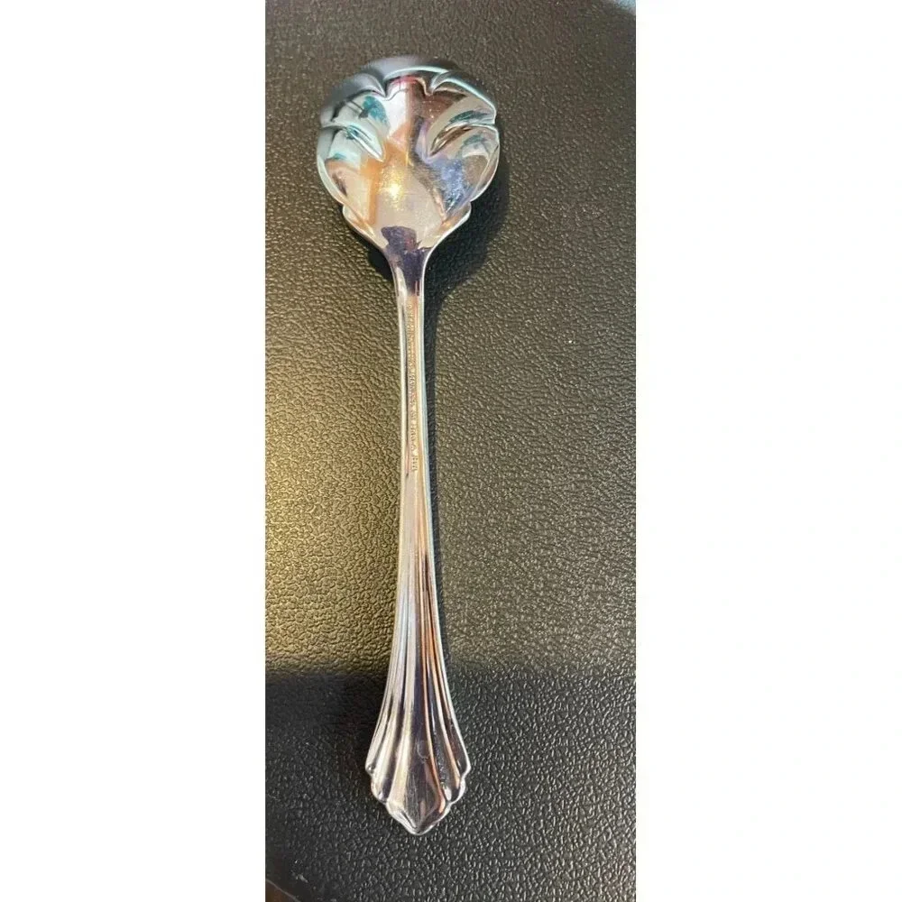 Oneida Distinction Deluxe Rembrandt Stainless Scalloped Shell Sugar‎ Spoon